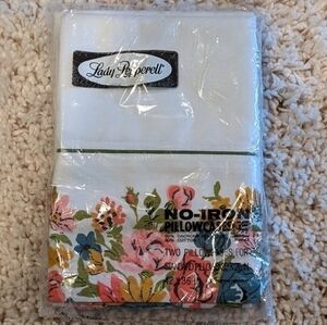 NWT Vintage Lady Pepperell Pillowcases White with Floral Standard Size